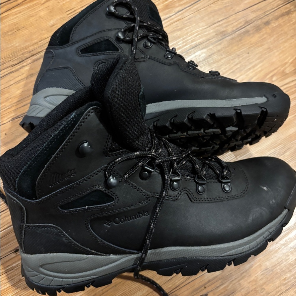 Columbia Men's Black Outdoor Hiking Boots